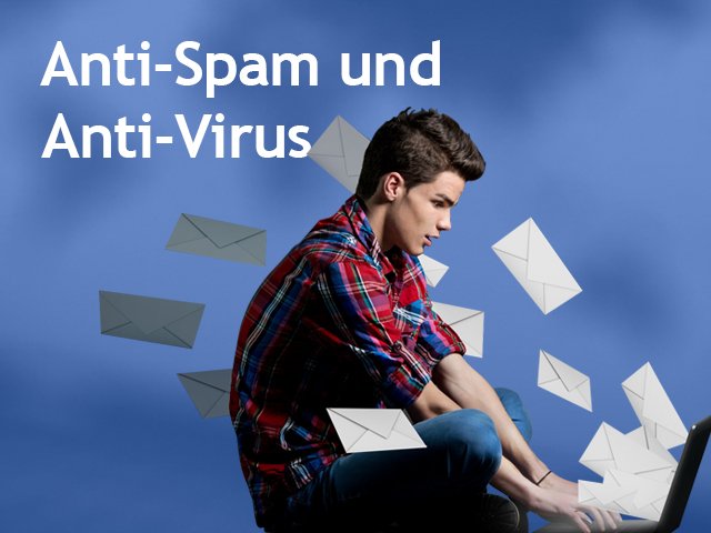 Ein junger Mann sitzt vor dem PC und ihm fliegen E-Mails um den Kopf herum.